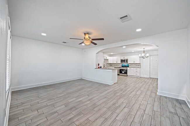 Building Photo - 4611 Idaho St