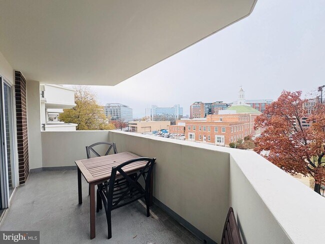 Building Photo - 700 7th St SW