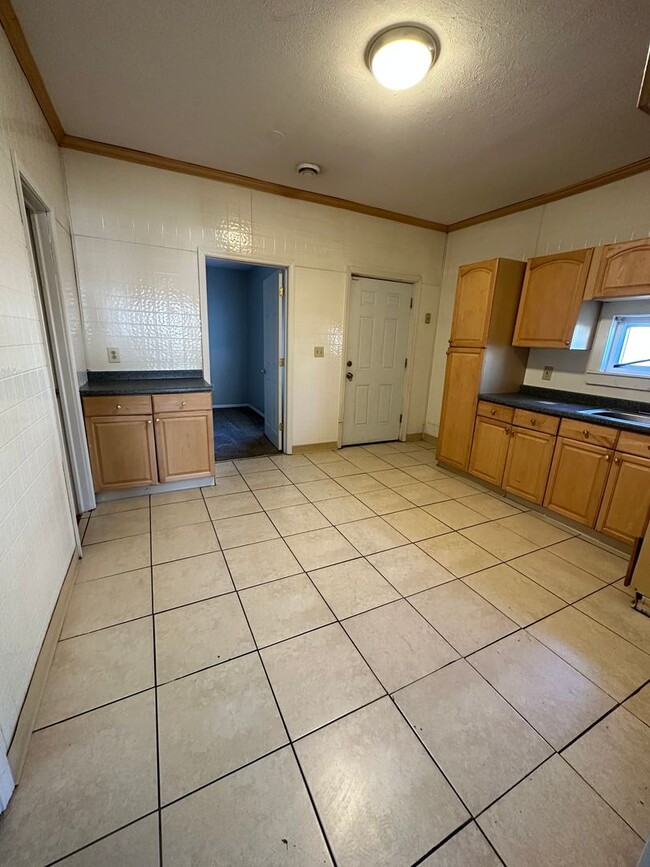Building Photo - CLE Single Family 3 Bed 2 Bath FOR RENT!