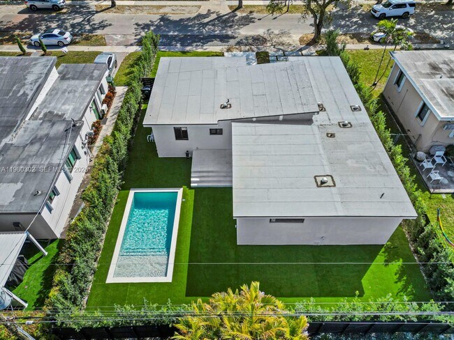 Building Photo - 5841 SW 13th St