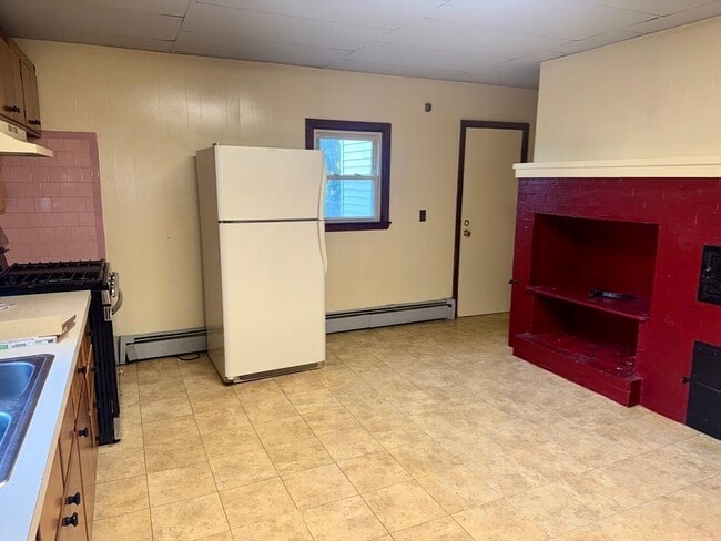 Building Photo - 148 Maxfield St