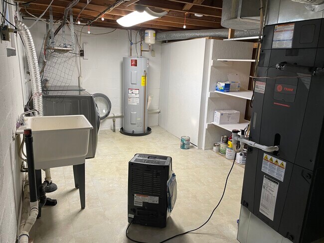 Laundry room with storage - 48 Hope Rd