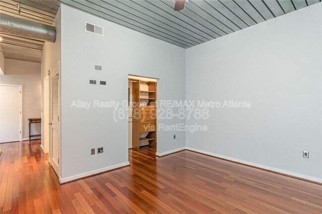 Building Photo - 620 Glen Iris Dr NE