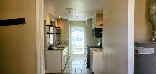 Primary Photo - 15414 W Hampton Cir