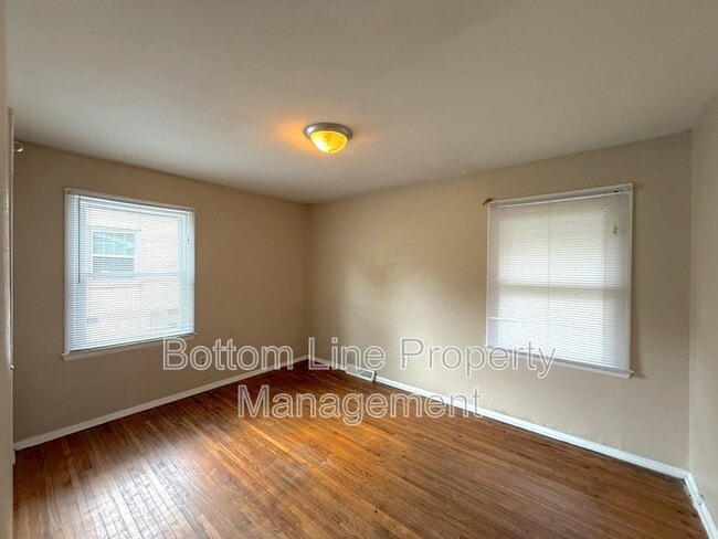 Building Photo - 3432 Sargeant Dr