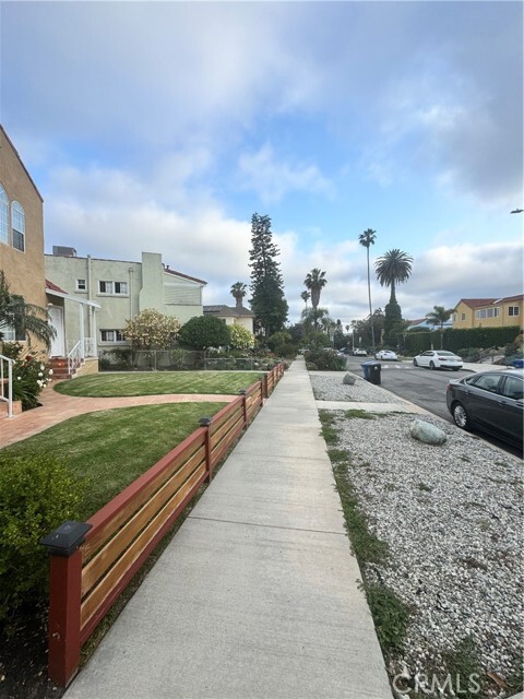 Building Photo - 1046 S Citrus Ave