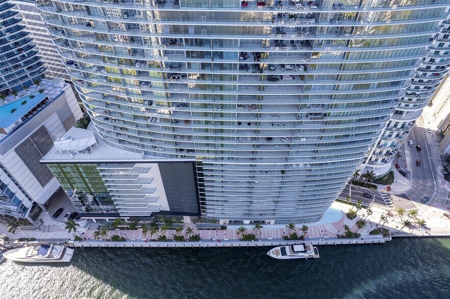 Building Photo - 300 Biscayne Boulevard Way
