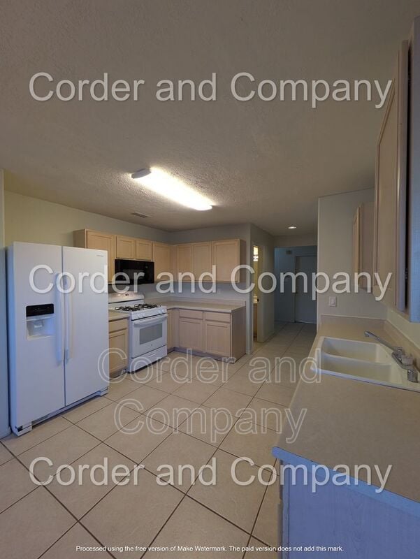 Building Photo - 11243 Campo Del Oso Ave NE