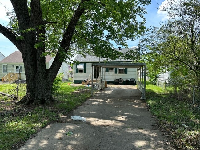 Building Photo - 3 bed house in Church Hill! Central HVAC, laundry, yard with shed!