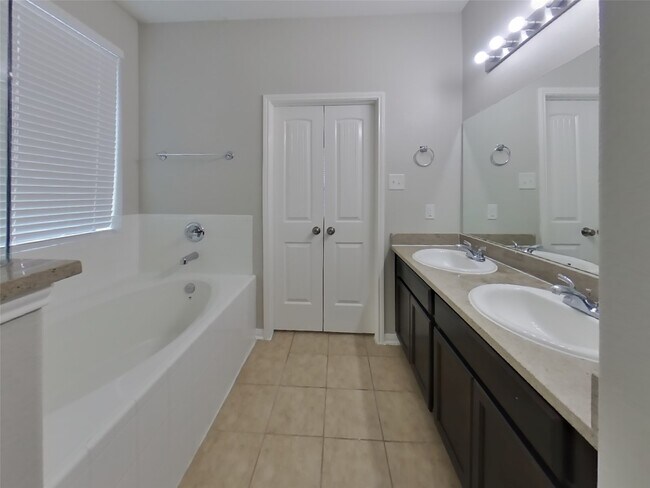 Building Photo - 12850 Spruce Cir