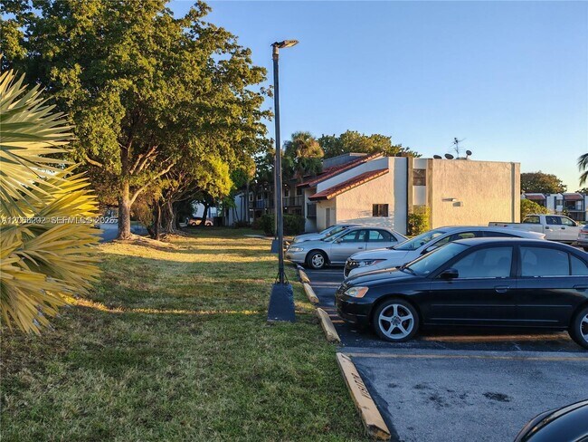 Building Photo - 460 W Park Dr