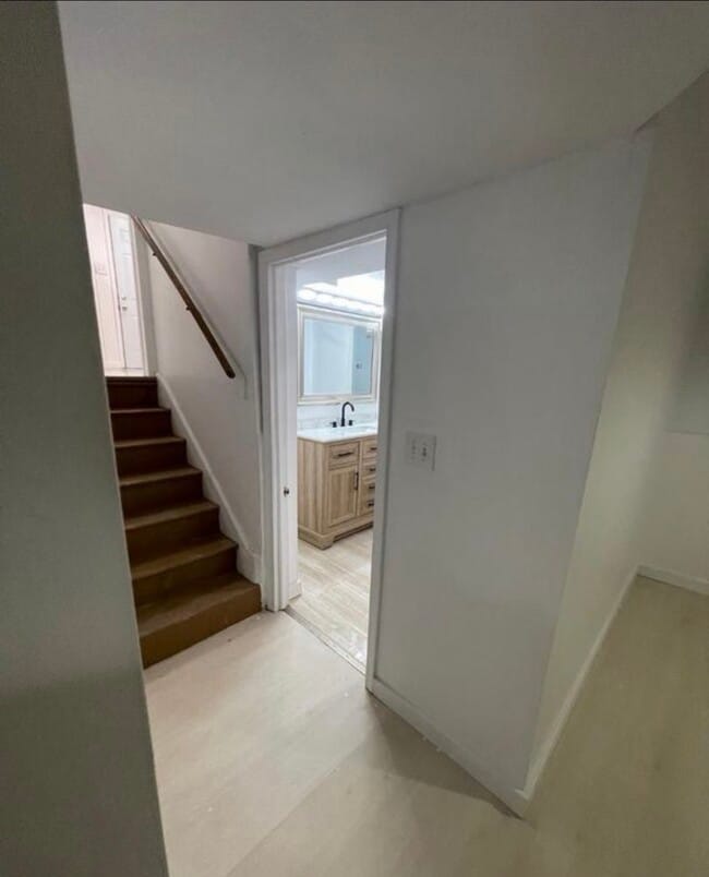 Building Photo - 100 Talisman Ct