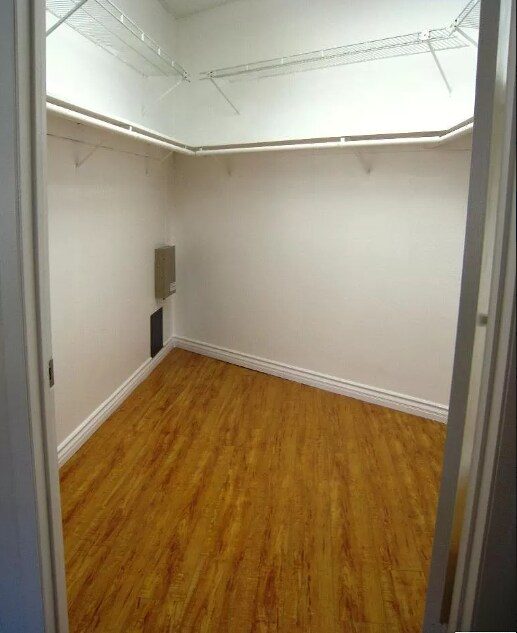 Building Photo - 2900 Fairway Ave