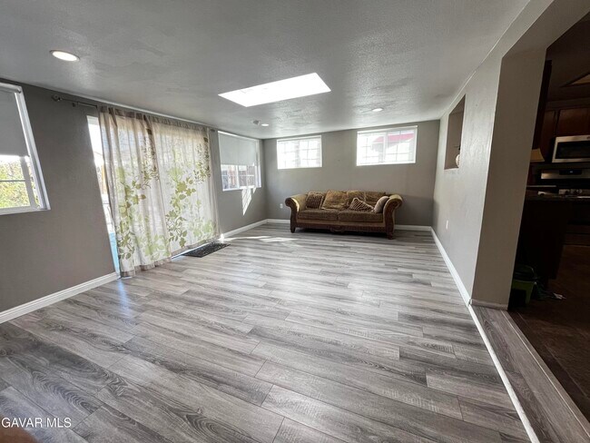 Building Photo - 43770 Santa Rosa Cir