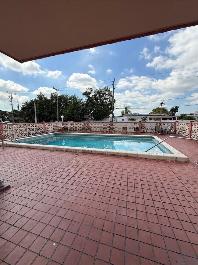 Building Photo - 6820 W Flagler St