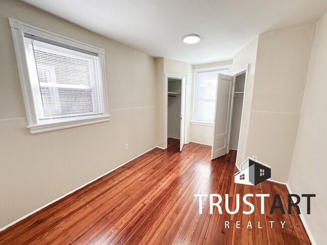 Building Photo - 3 bedroom House in Olney Oaklane, Philadel...