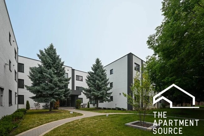 Building Photo - 7621 N Sheridan Rd