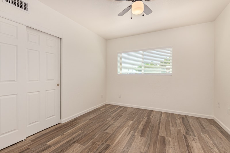 Building Photo - 5946 W Rose Ln