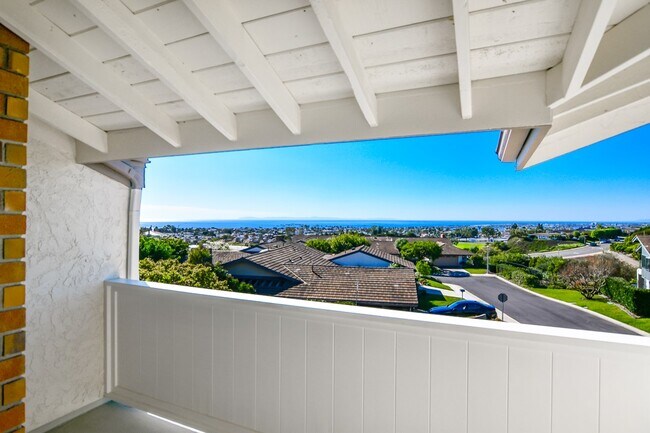 Building Photo - 4 White Water Dr