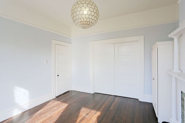 Building Photo - 144 10th Ave