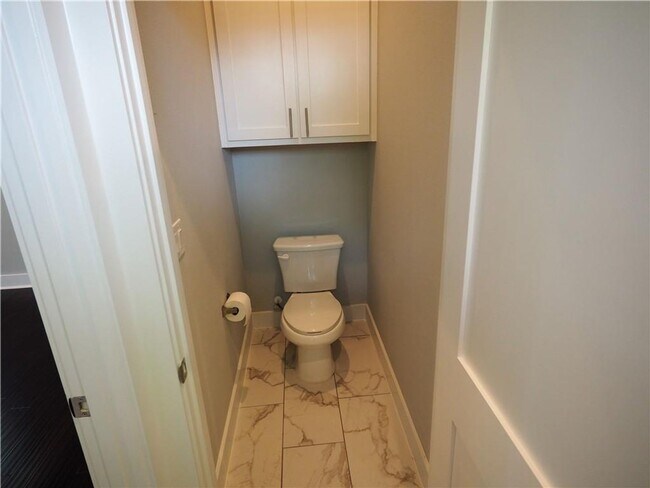 Building Photo - Modern 2 bed/2.5 bath Central Austin Home