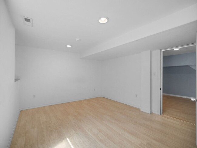 Building Photo - Spacious 4-Bedroom Home w/large Outdoor Sp...