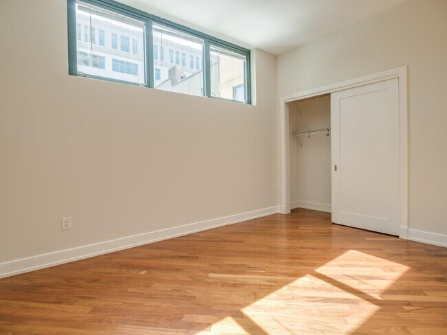 Building Photo - 105 Greene St