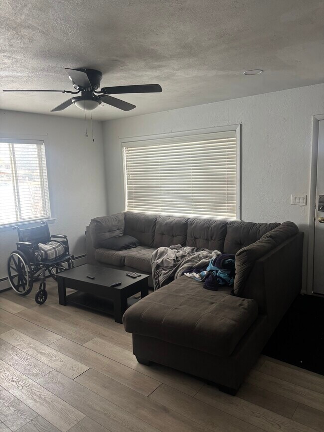 Building Photo - 2917 1/2 Formay Ave