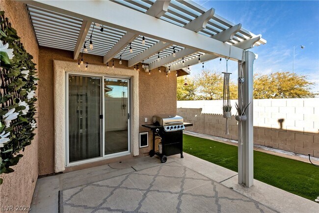 Building Photo - 5370 Cholla Cactus Ave