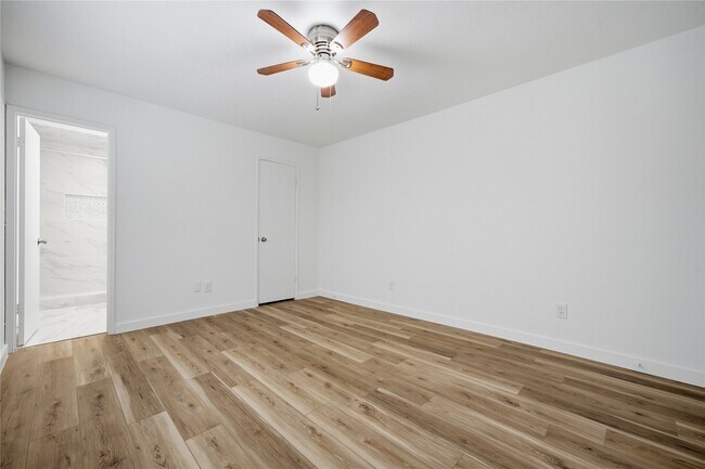 Building Photo - 2126 Quail Valley E Dr