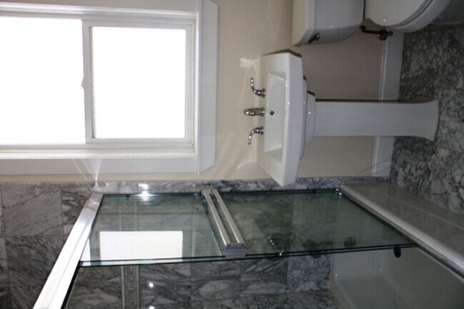 Building Photo - 3155 Broderick St