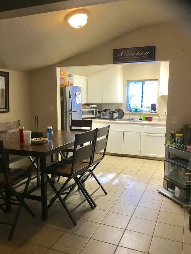 Building Photo - Charming 3 bedroom 2 bath for Rent!