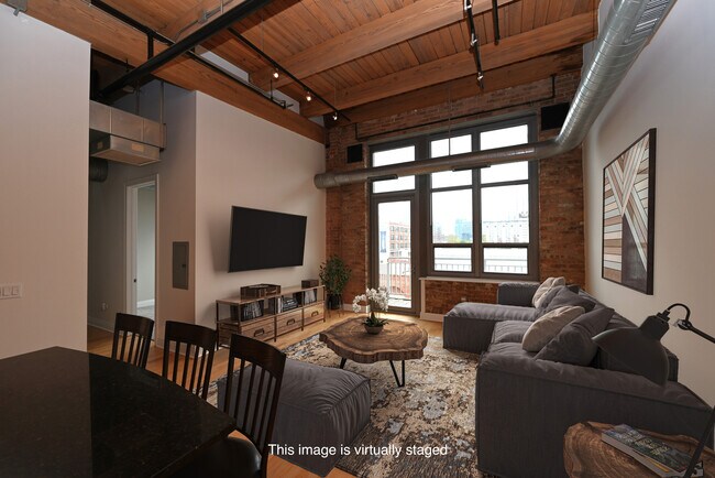 Building Photo - 770 W Gladys Ave