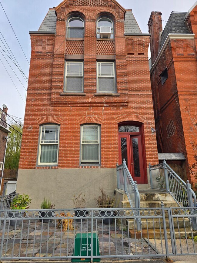 Building Photo - 313 N 34th St