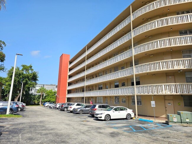 Building Photo - 1475 NE 125th Terrace