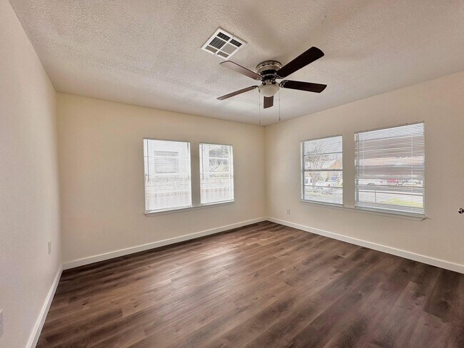 Building Photo - 3614 Erath Ave