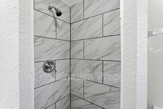 Building Photo - 5026 Locust Ave