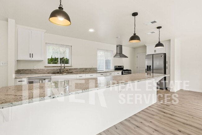 Building Photo - 6218 Stanley Ave