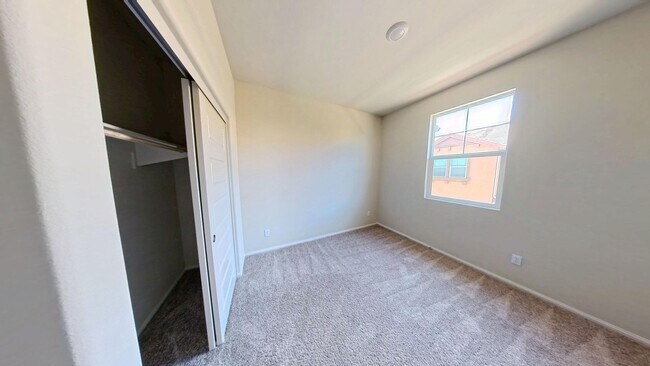 Building Photo - 40186 Birchfield Dr