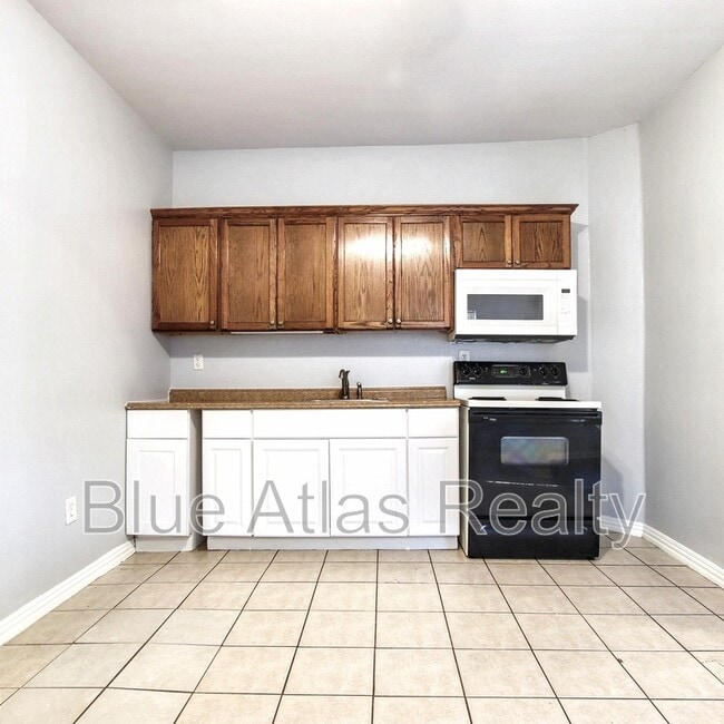 Building Photo - 2937 S Adams St