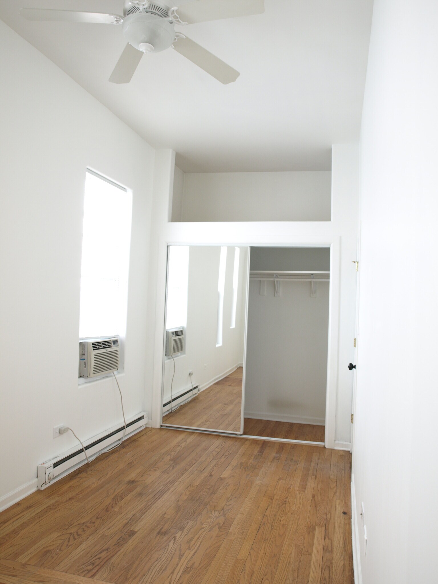Building Photo - 2728 N Artesian Ave