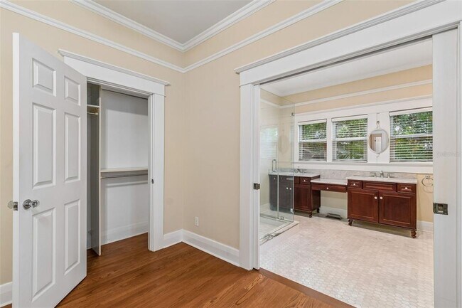 Building Photo - 1107 W Horatio St