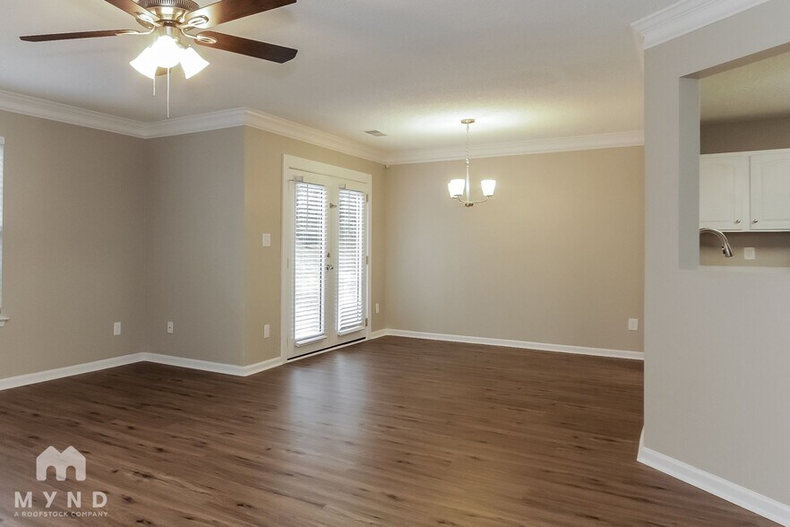Building Photo - 712 Raindrops Rd