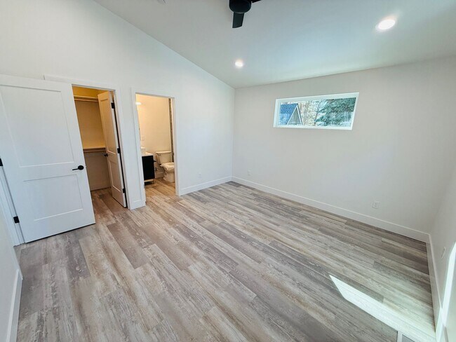 Building Photo - 1084 Dedi Ave