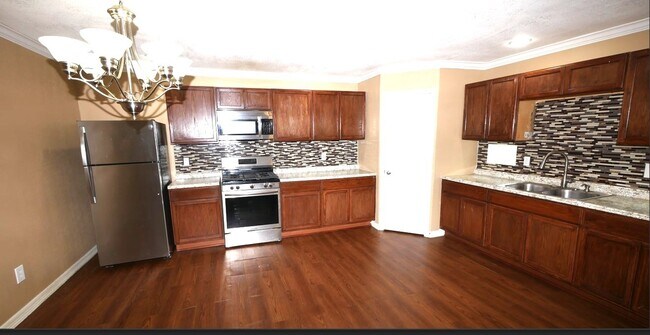 Building Photo - 6735 Narcissus St