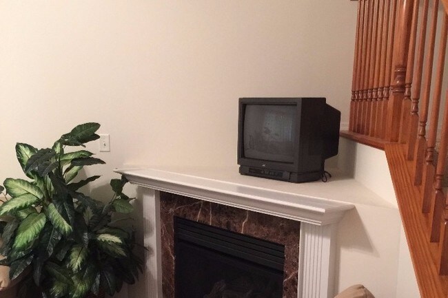 Building Photo - 1350 Parkview Estates Dr