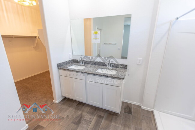 Building Photo - 1330 W Hess Ave