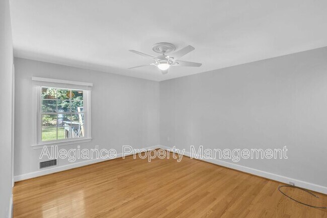 Building Photo - 3548 N Valley St