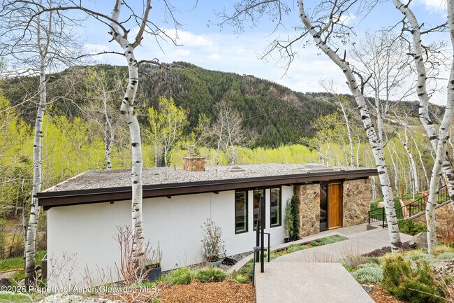 Building Photo - 284 Eastwood Rd