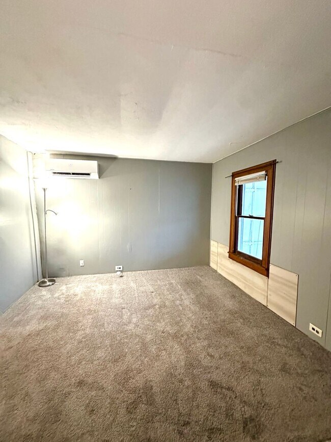 Building Photo - Versatile 2-Bedroom Home with Bonus Room and Spacious Yard